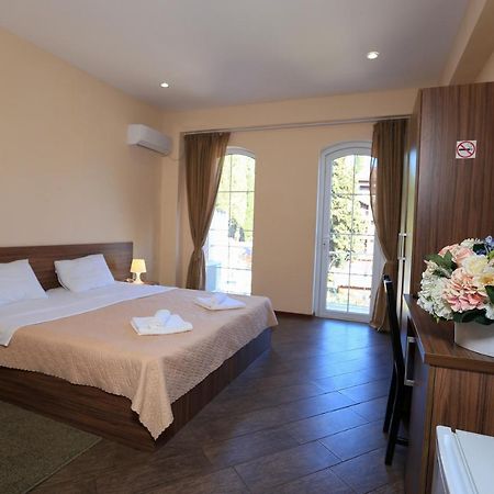 Hotel Nikopoli On Vodopadnaya 21А New Athos Dış mekan fotoğraf