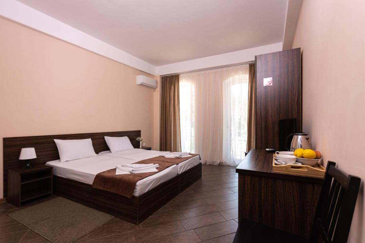 Hotel Nikopoli On Vodopadnaya 21А New Athos Dış mekan fotoğraf