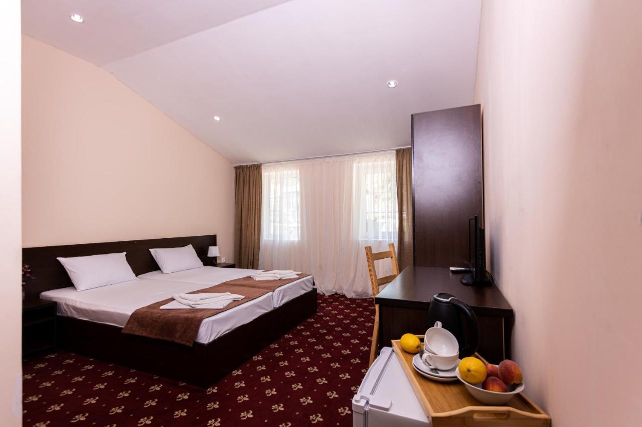 Hotel Nikopoli On Vodopadnaya 21А New Athos Dış mekan fotoğraf