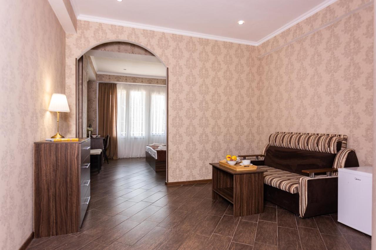Hotel Nikopoli On Vodopadnaya 21А New Athos Dış mekan fotoğraf