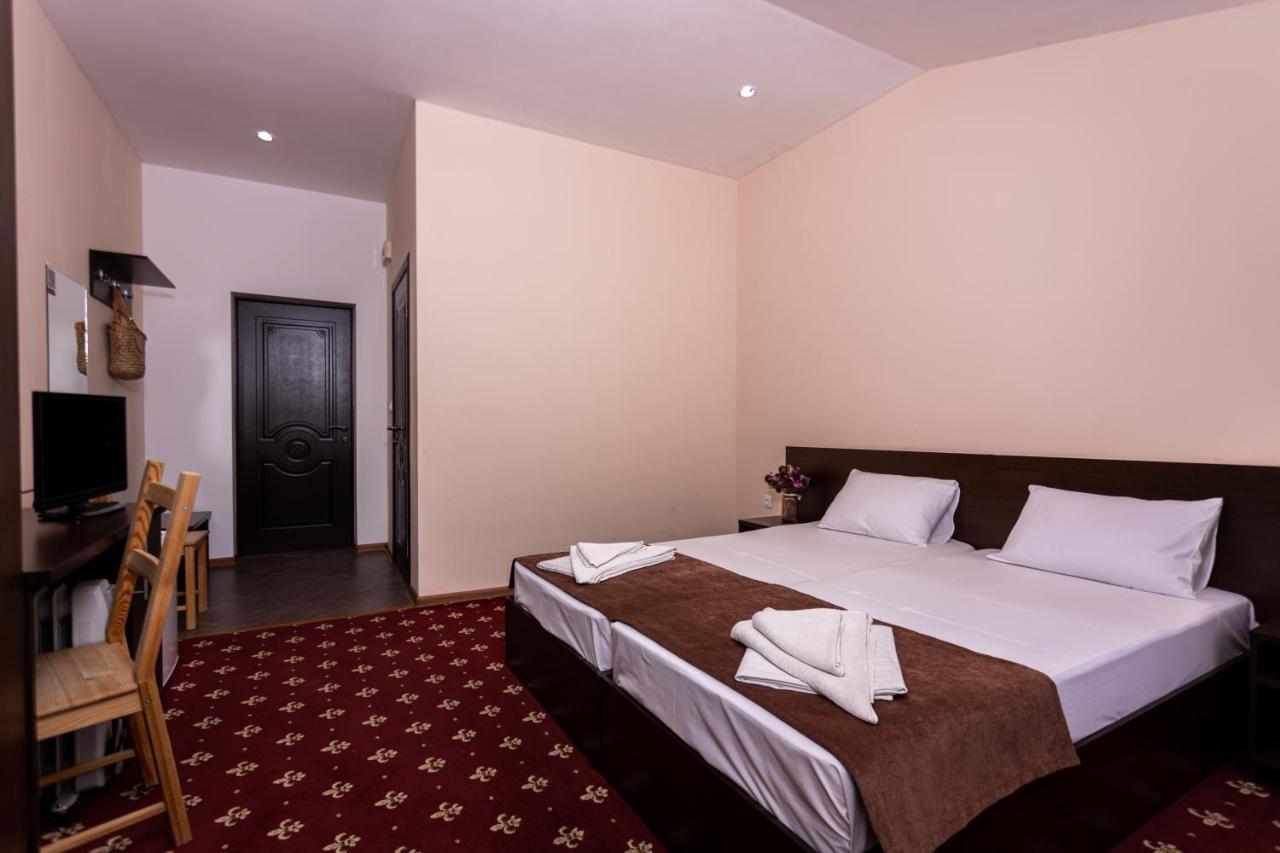 Hotel Nikopoli On Vodopadnaya 21А New Athos Dış mekan fotoğraf