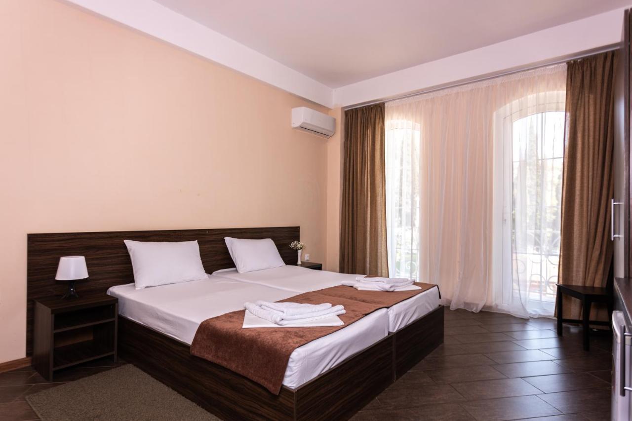 Hotel Nikopoli On Vodopadnaya 21А New Athos Dış mekan fotoğraf