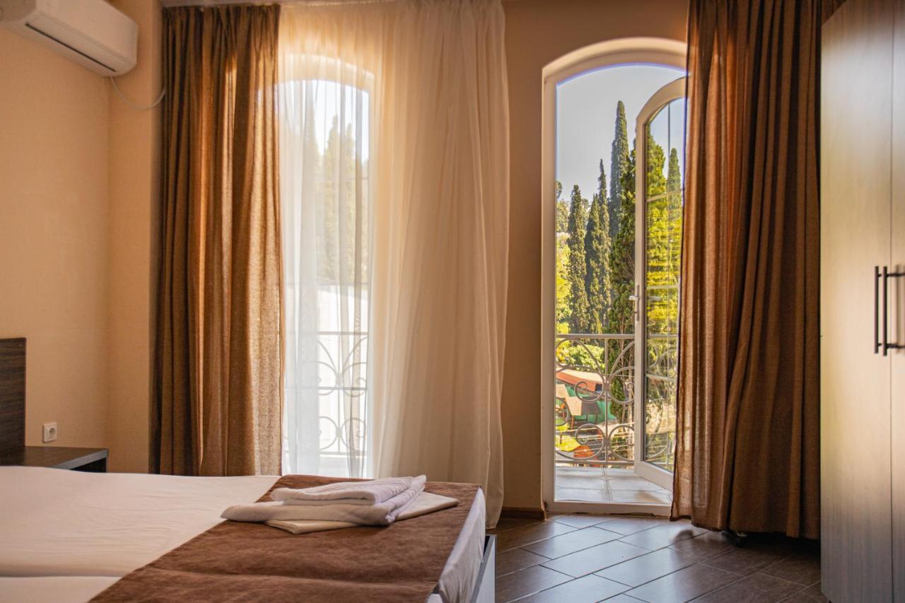 Hotel Nikopoli On Vodopadnaya 21А New Athos Dış mekan fotoğraf