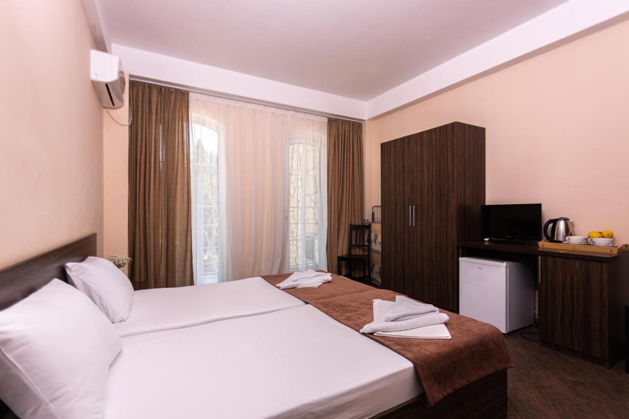 Hotel Nikopoli On Vodopadnaya 21А New Athos Dış mekan fotoğraf