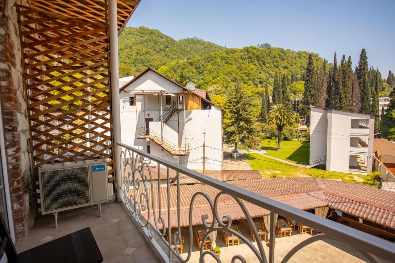 Hotel Nikopoli On Vodopadnaya 21А New Athos Dış mekan fotoğraf