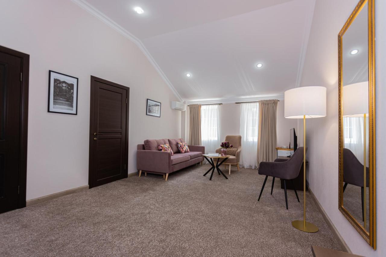 Hotel Nikopoli On Vodopadnaya 21А New Athos Dış mekan fotoğraf